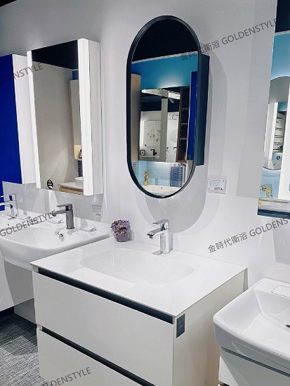 KOHLER 橢圓鏡櫃/霧黑+<br>KOHLER Orgalign 82.4cm 浴櫃組 <br>(極地白,含腳架)示意圖