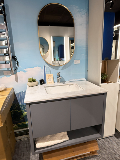 橢圓跑道鏡+Focus100龍頭+Caxton方形下嵌盆+LG人造石檯面+訂製鴿子灰浴櫃示意圖