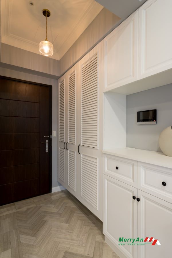 2026 玄關鞋櫃完整指南：深度、斜板、層板、收納、通風與價格一次看懂