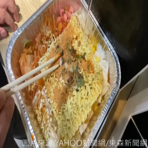 顧客砲轟無人拉麵髒噁！桌上檳榔、垃圾沒清