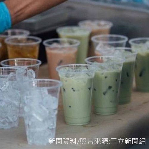 喝手搖咬出「蟑螂屍體」！高雄名店百香果茶現異物 衛生局揪「4大缺失」