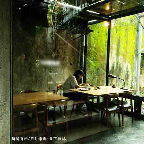 聖誕燈泡工廠老總 為何花上億現金買旅社、開咖啡館？
