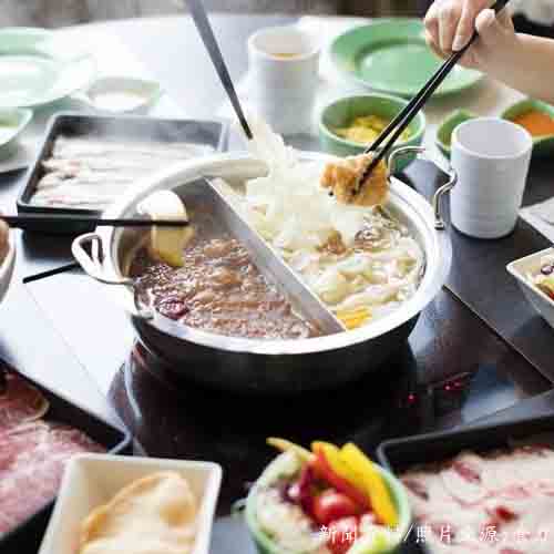 為什麼火鍋店經營門檻較低？原來是因為「大廚即顧客」！