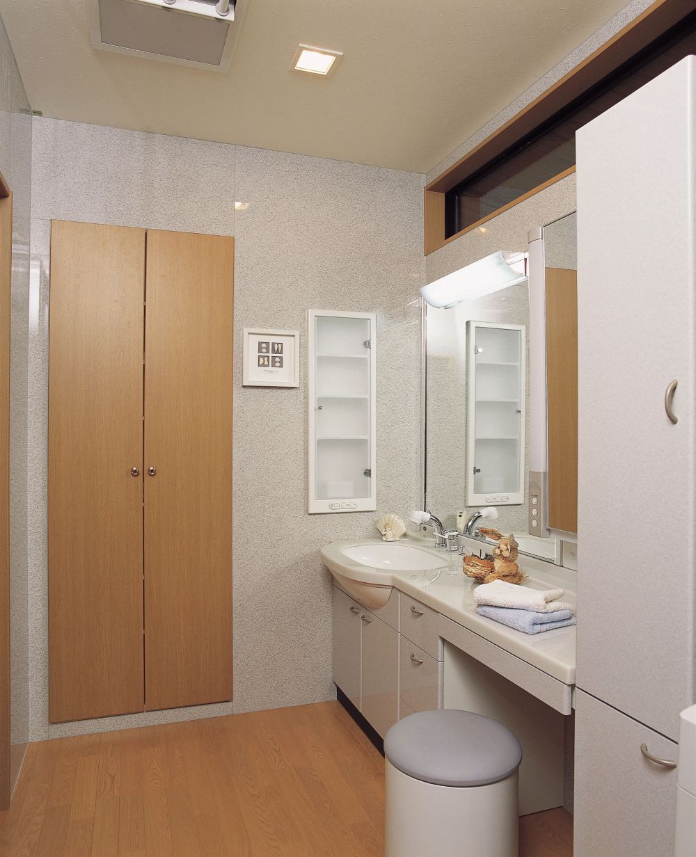 日本鏡面裝飾板-浴室裝飾板案例分享-室內浴室牆面裝飾建材推薦