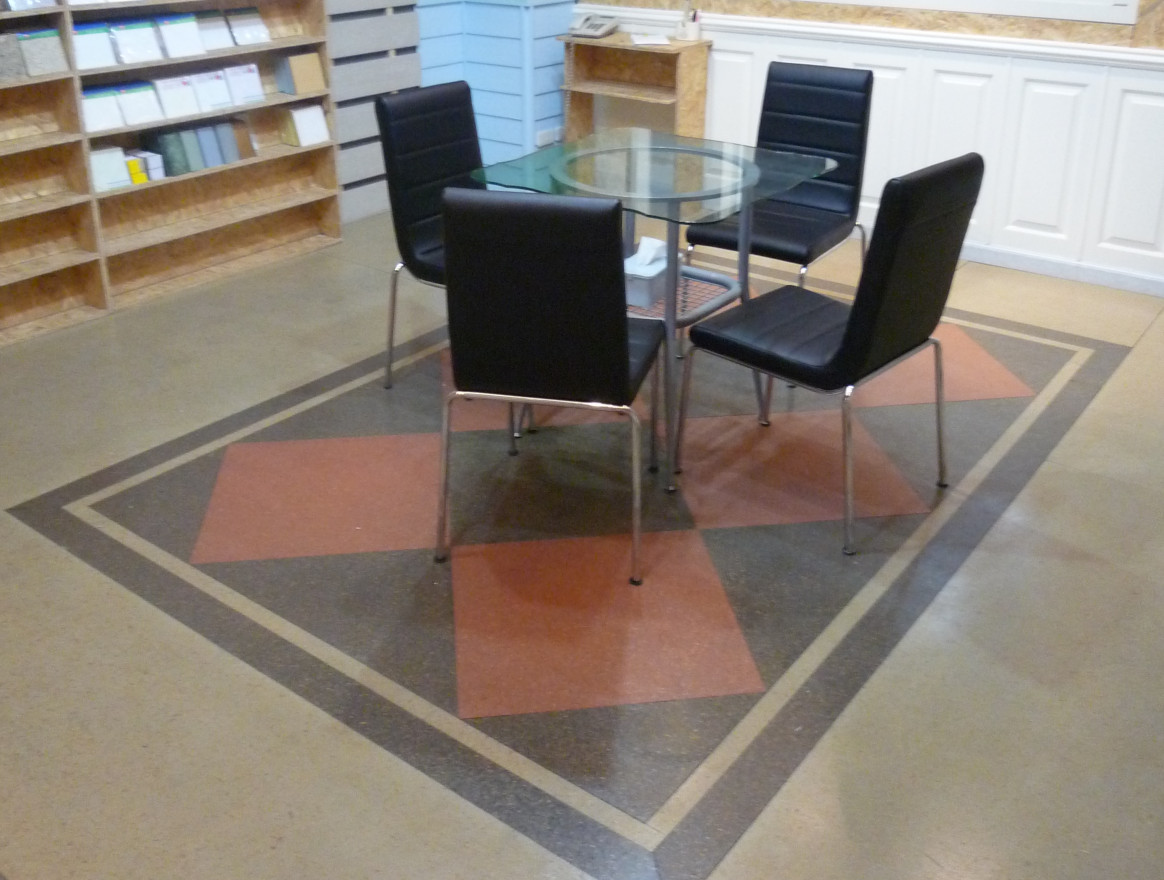 永逢地板裝飾材 德國伊格博金絲板-三色拼接  耐磨防滑 開放空間案例