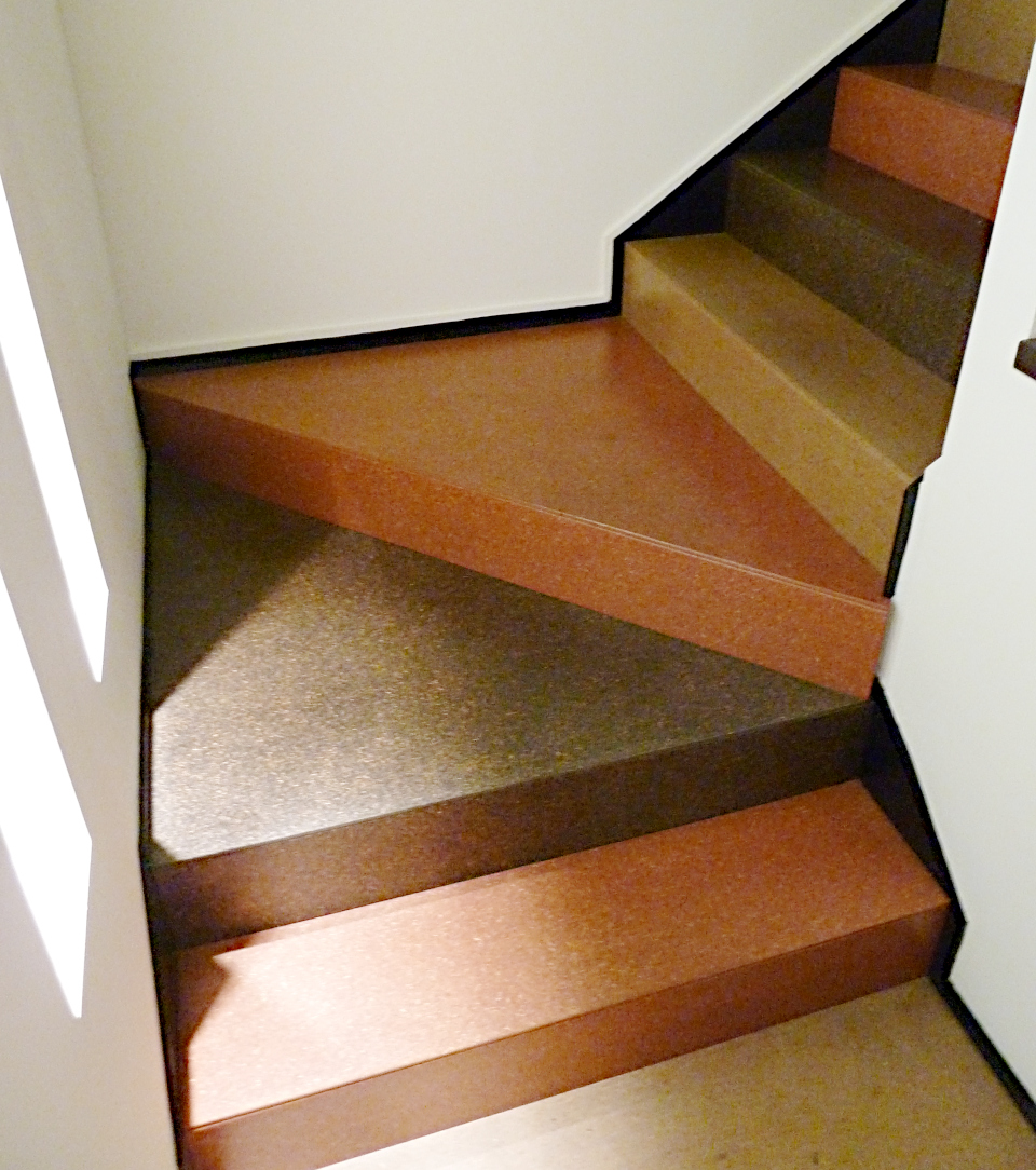 永逢-纖維水泥地板材 德國伊格博金絲板-三色混搭 住家樓梯地板案例