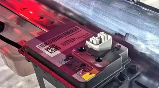 特斯拉將12V鉛酸電池替換為鋰電池，寧德時代又一神操作