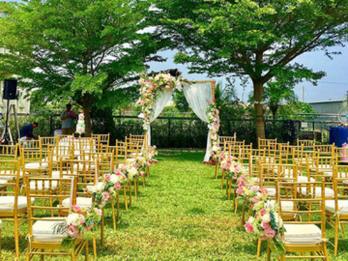 簡約木製椅示意圖