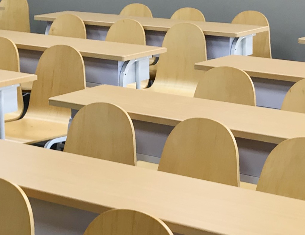 教室桌椅尺寸完整指南｜最完整尺寸表＋教室配置技巧，從幼兒園到補習班，一篇搞懂怎麼選