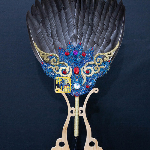 人拿精緻羽毛扇-(武)黑示意圖