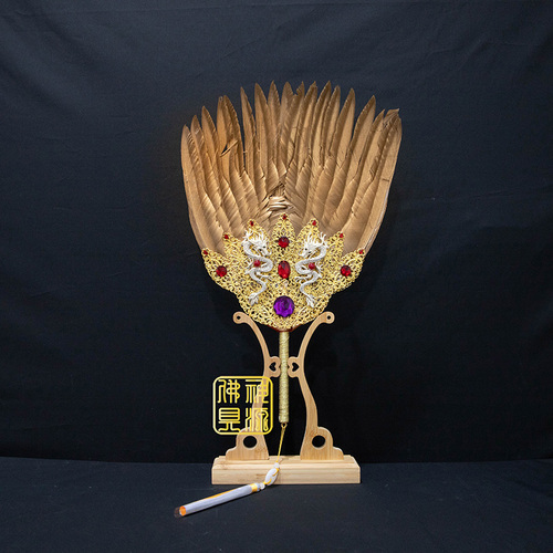 人拿精緻羽毛扇-(武)金色示意圖