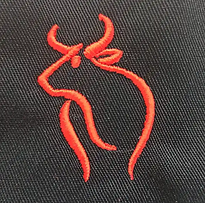生肖牛與公牛幾何單線走針輪廓刺繡 團體服刺繡範例 D&T衣的廠