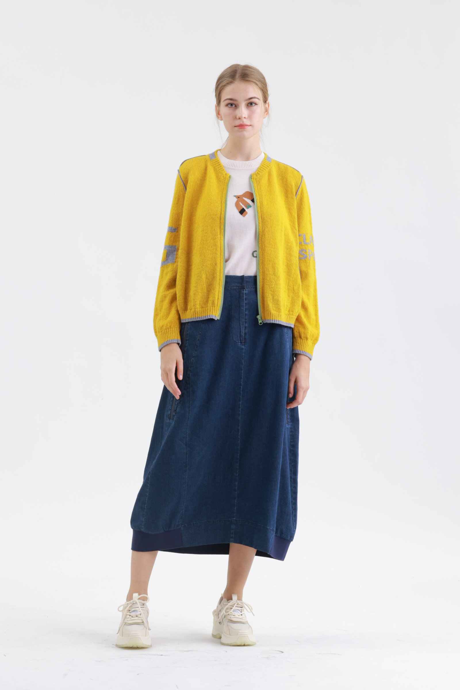 標誌撞色保暖舒適針織外套示意圖