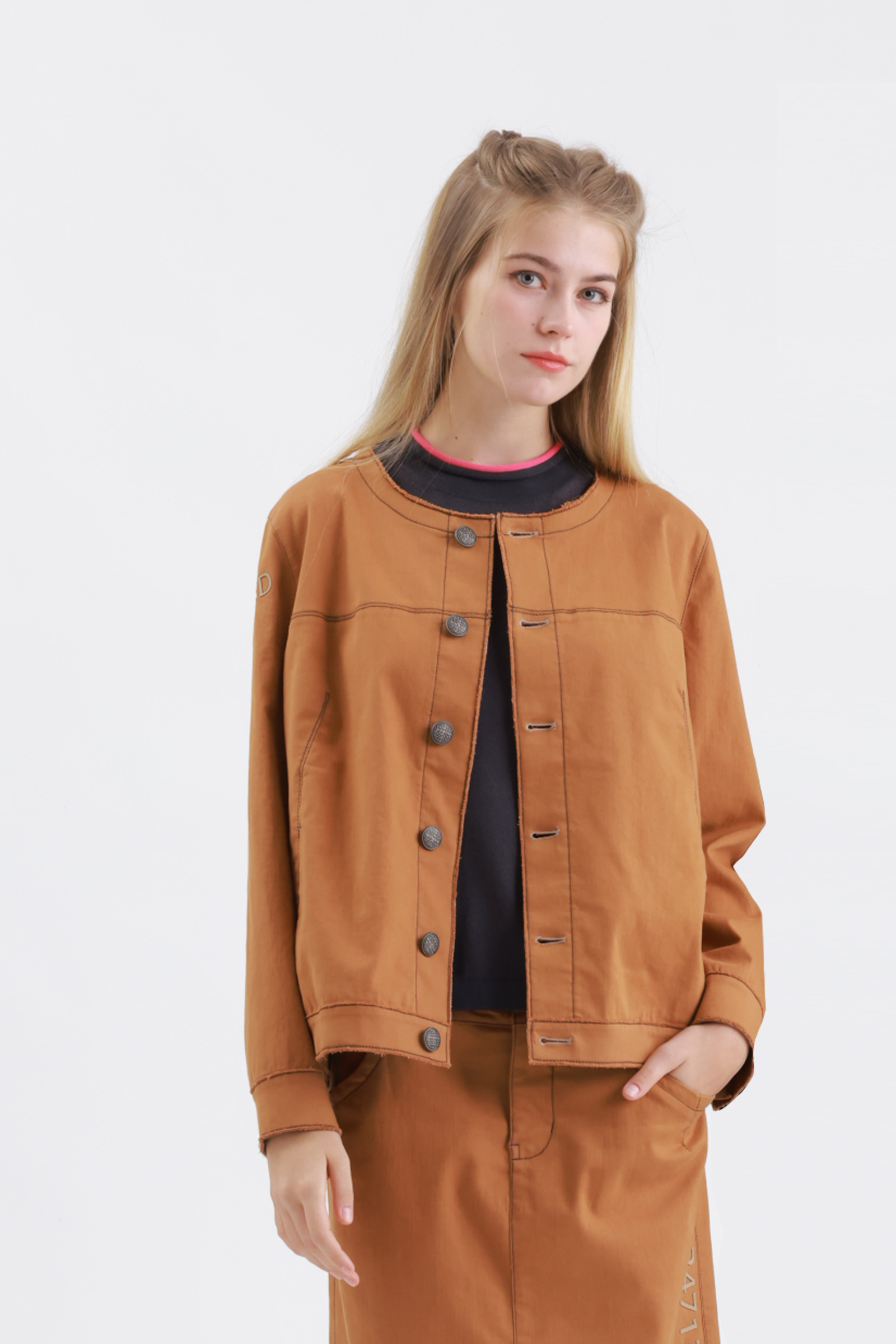 寬鬆感剪邊印花外套示意圖