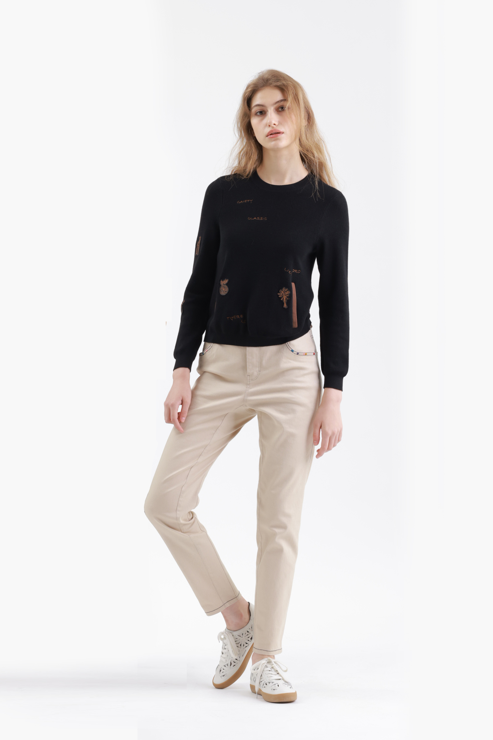 刺繡跳色純羊毛上衣示意圖