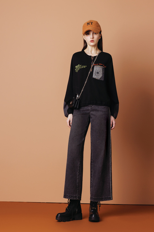 玩色拼貼袖口造型上衣示意圖