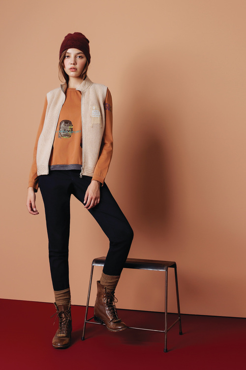 口袋拼貼合身牛仔褲示意圖