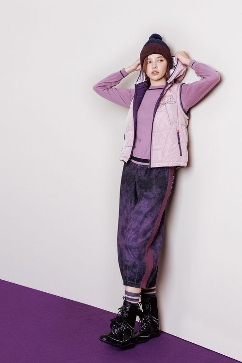 蜻蜓刺繡羽絨連帽背心示意圖