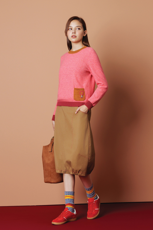 拼色繞字義大利紗針織上衣示意圖