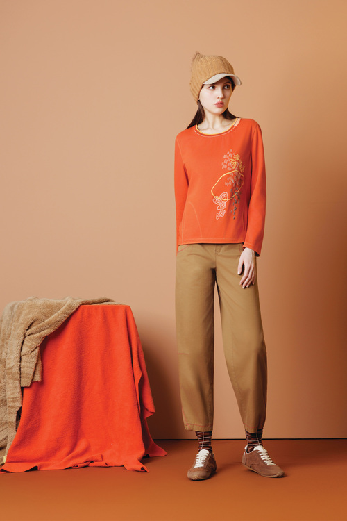 落英繽紛刺繡T恤示意圖