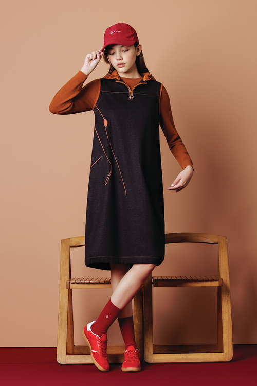 南枝剪影印花連帽洋裝示意圖