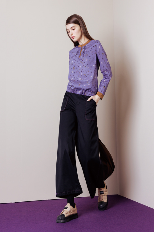 童趣滿版印花上衣示意圖