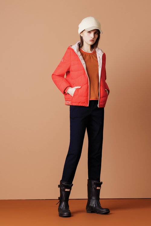 保暖羽絨連帽短版外套示意圖