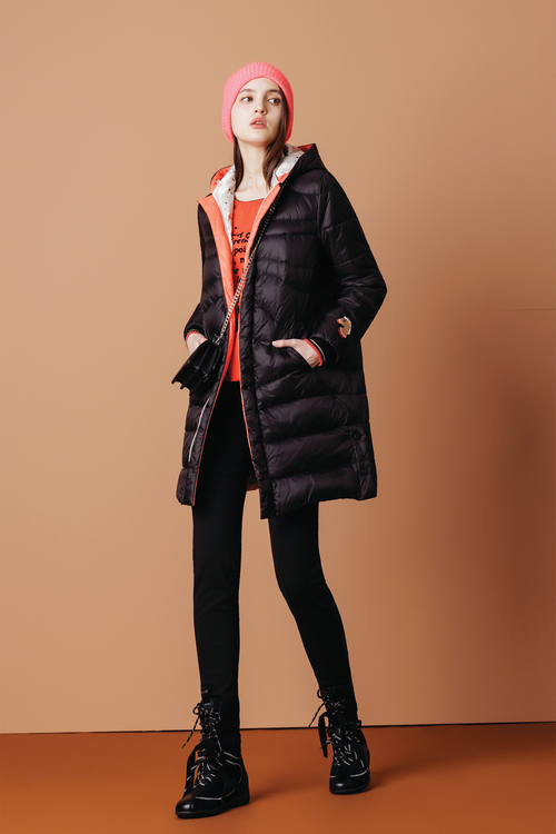 標誌輕量羽絨連帽中長外套示意圖