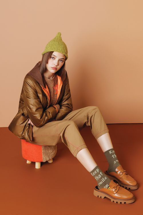 保暖帶帽短版羽絨外套示意圖