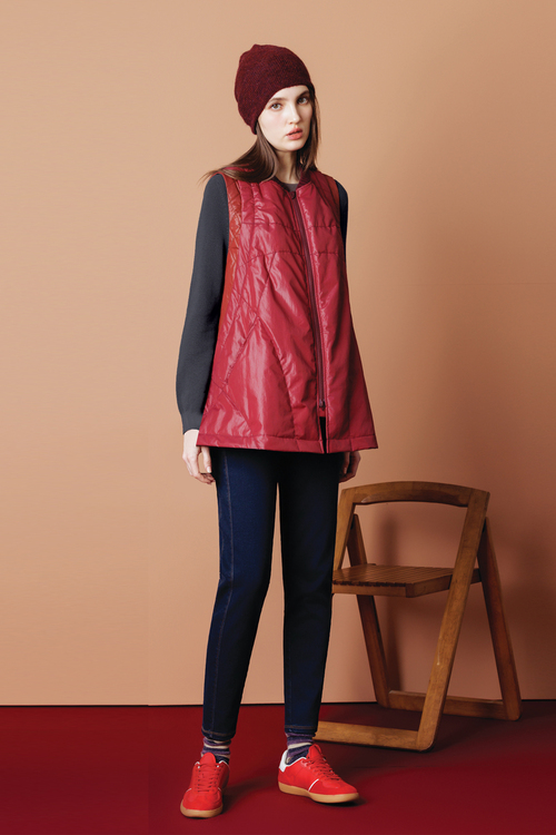 仿皮革覆膜鋪棉背心示意圖