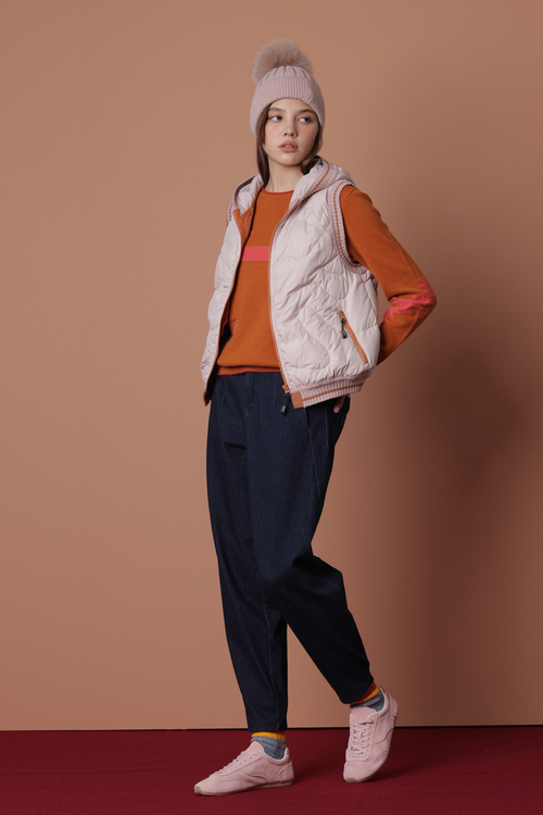 曲線輕量羽絨背心示意圖