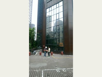 敦化南路外牆高難度換窗