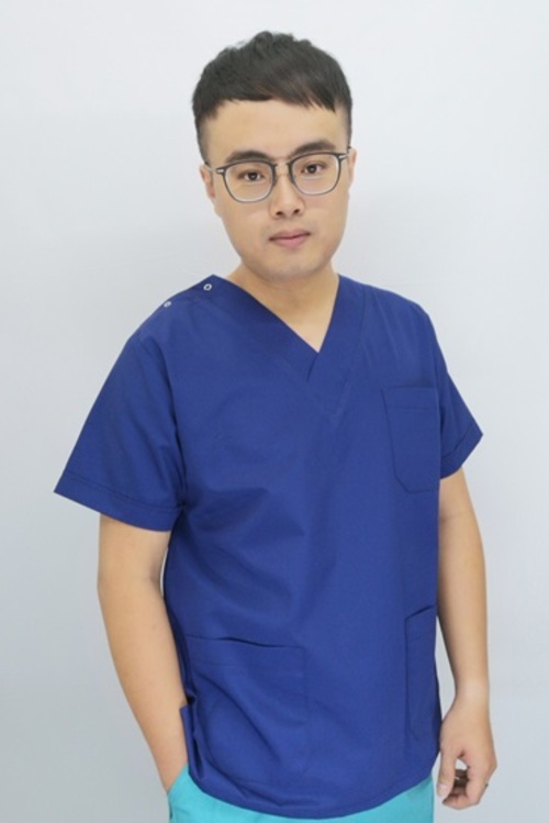 TB63306#男-寶藍色短袖V領刷手服單上衣示意圖