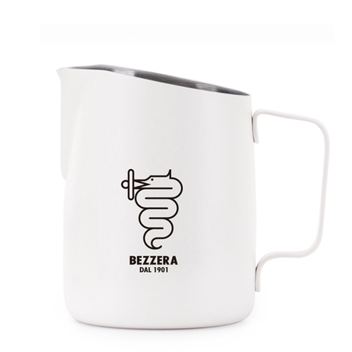1431B斜口拉花杯450cc(消光白-尖口)Bezzera 貝澤拉 logo示意圖