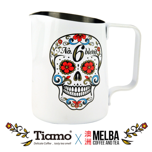 【停產】Tiamo 斜口拉花杯450cc尖口設計 澳洲Melba Coffee品牌合作款示意圖
