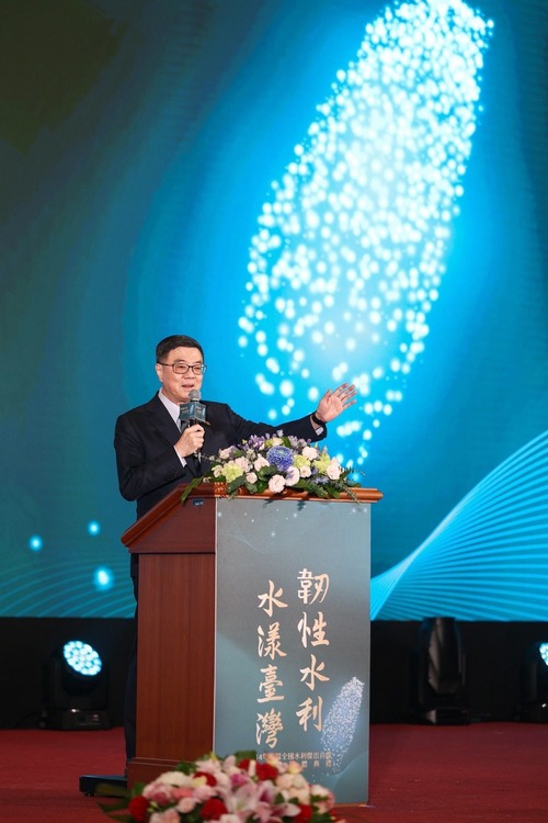 1140606水利署頒獎表彰水利傑出貢獻人員 余範英獲頒「終身成就獎」卓榮泰院長：持續推動「新治水、新供水、降漏水」策略 促進供水韌性及產業發展示意圖