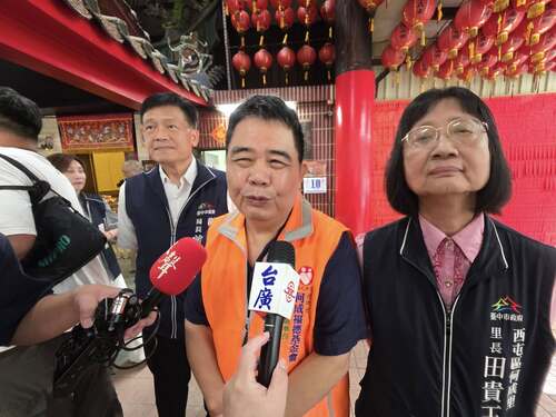 1140710衛生局、社會局見證！何成福德慈善基金會捐贈甘霖「日間照顧交通車」立委廖偉翔、市議員黃馨慧：香油錢也能做大事示意圖