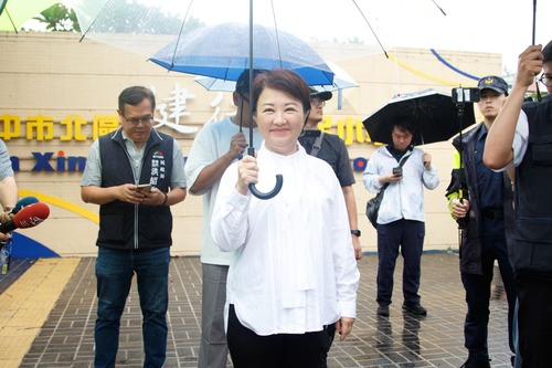 1140726中市第4、5、6選區罷免案投票今登場 盧秀燕市長赴健行國小投票 廖偉翔同框胡志強喊風雨生信心示意圖