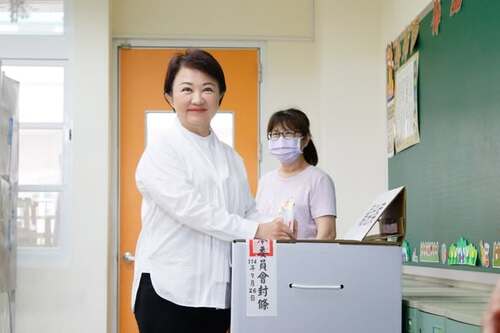 1140726台中三立委罷免案不通過 市長盧秀燕：政治應不分黨派、消除仇恨 副市長鄭照新：台灣的民主仍舊閃耀！示意圖