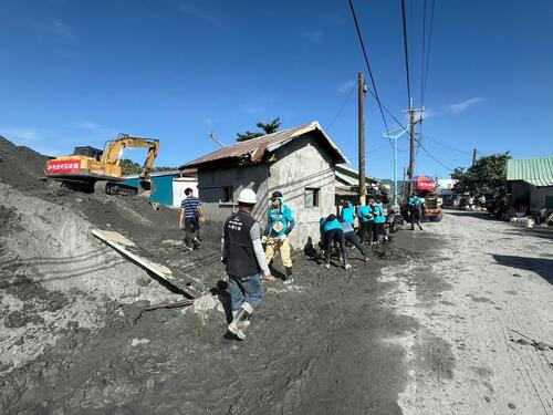 1141004私協力守護台灣！中市不動產公會捐百萬支持建設局救災示意圖