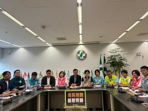 1141103動保處鄭姓人員逕自入豬瘟案例場清消 台中市政府：嚴處絕不寬貸！江肇國議員送盧市府一首歌：沒出息！陳雅惠議員：不要再推給基層！示意圖