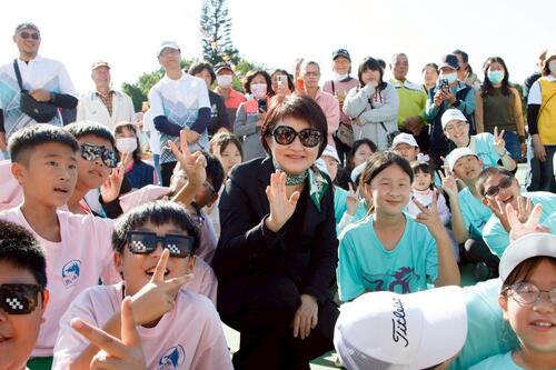 1141122中市外埔區馬鳴國小歡慶60週年 盧市長到場祝賀：馬到成功、一鳴驚人 回應媒體藍白兩黨主席會面看法：鄭麗文主席跟黃國昌主席都是具有以大局為重、新思維的人示意圖