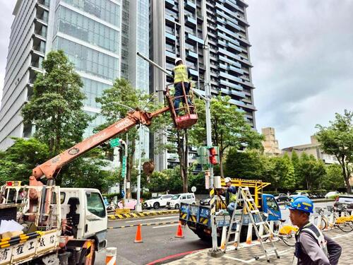 1141122守護6,600組號誌！台中1999通報 市府交通局搶修團隊即刻救援示意圖