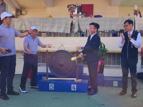 1141129中市歷史最久的百卅名校西區忠孝國小歡慶130歲生日 教育局長蔣偉民親臨與校友、師生同賀示意圖