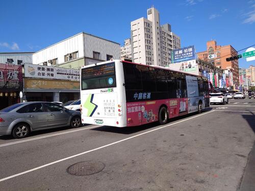 1141221台中公車每日「蒸發」800班次！逾6成駕駛年過半百 市議員陳俞融憂年輕人不來、長者不敢退 台中交通陷惡性循環 中市府：持續穩定公車人力　調整營運成本、加薪留才並強化徵才示意圖