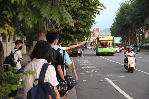 1141222台中市民卡突破193萬張創新高 雙十公車吸引通學族28條路線直達校園示意圖