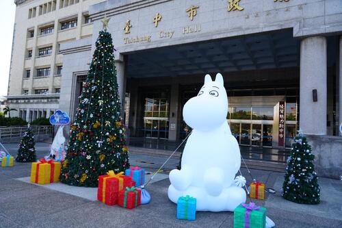1150105迎接中台灣燈會！台中豐原點亮姆明主題燈區 整點飄雪超吸睛示意圖