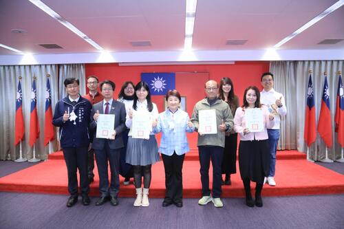 1150106中市「績優學校獎」獲獎全國之冠 盧市長表揚藝術教育、社會教育貢獻獎得主示意圖