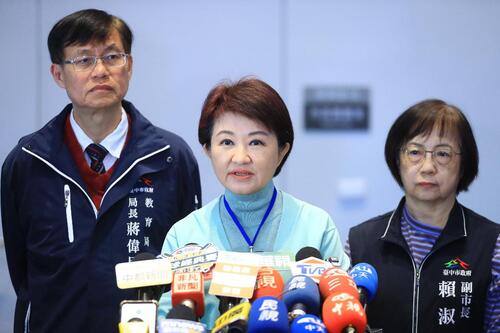 1150108逾21萬名學生受惠！盧市長宣布：115學年度起台中公立國中小營養午餐全面免費 民進黨批盧髮夾彎示意圖