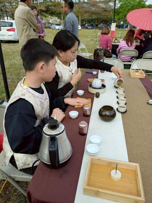 1150109梅香伴書香、科技助學啟航 新成國小「梅香茶會」產學攜手 客委會主委江俊龍讚譽梅花為「山城客家之花」示意圖